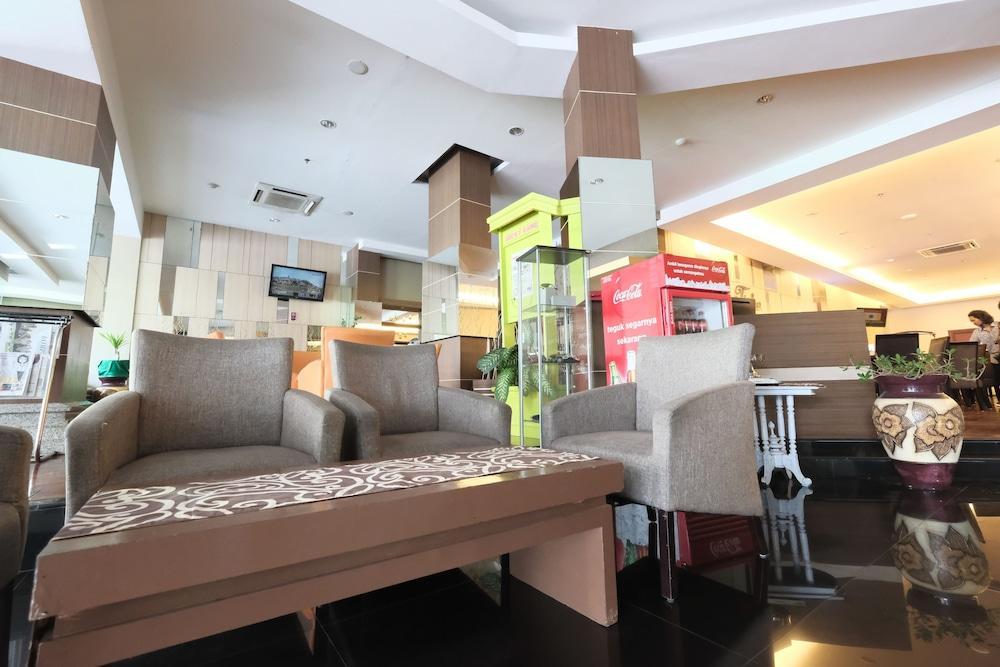Tjokro Hotel Klaten Экстерьер фото