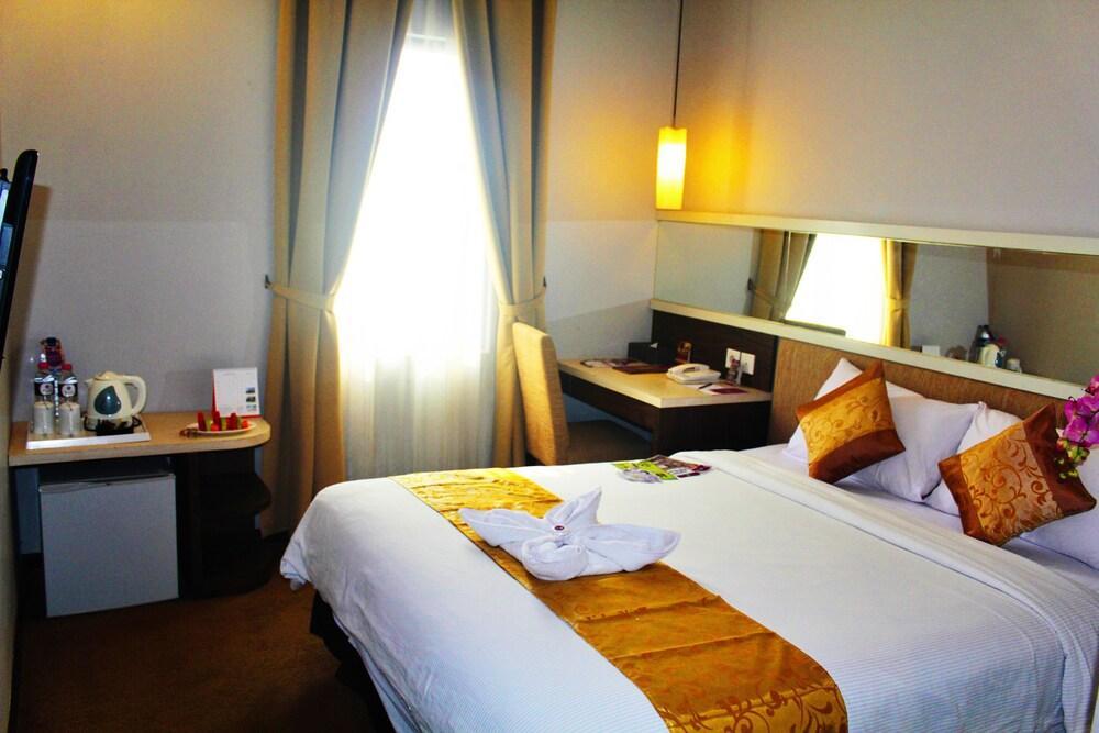 Tjokro Hotel Klaten Экстерьер фото