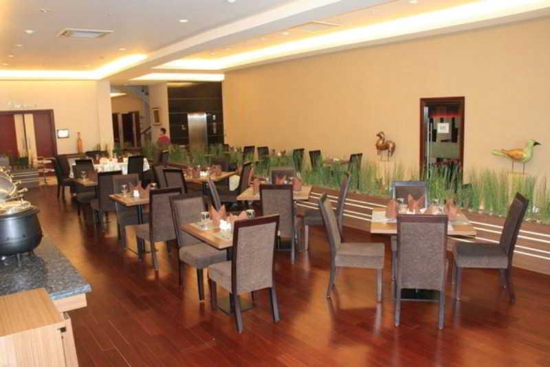 Tjokro Hotel Klaten Экстерьер фото