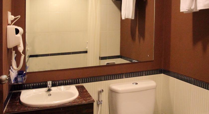 Tjokro Hotel Klaten Экстерьер фото