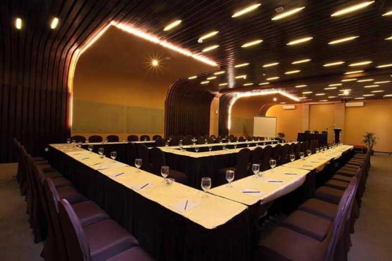 Tjokro Hotel Klaten Экстерьер фото