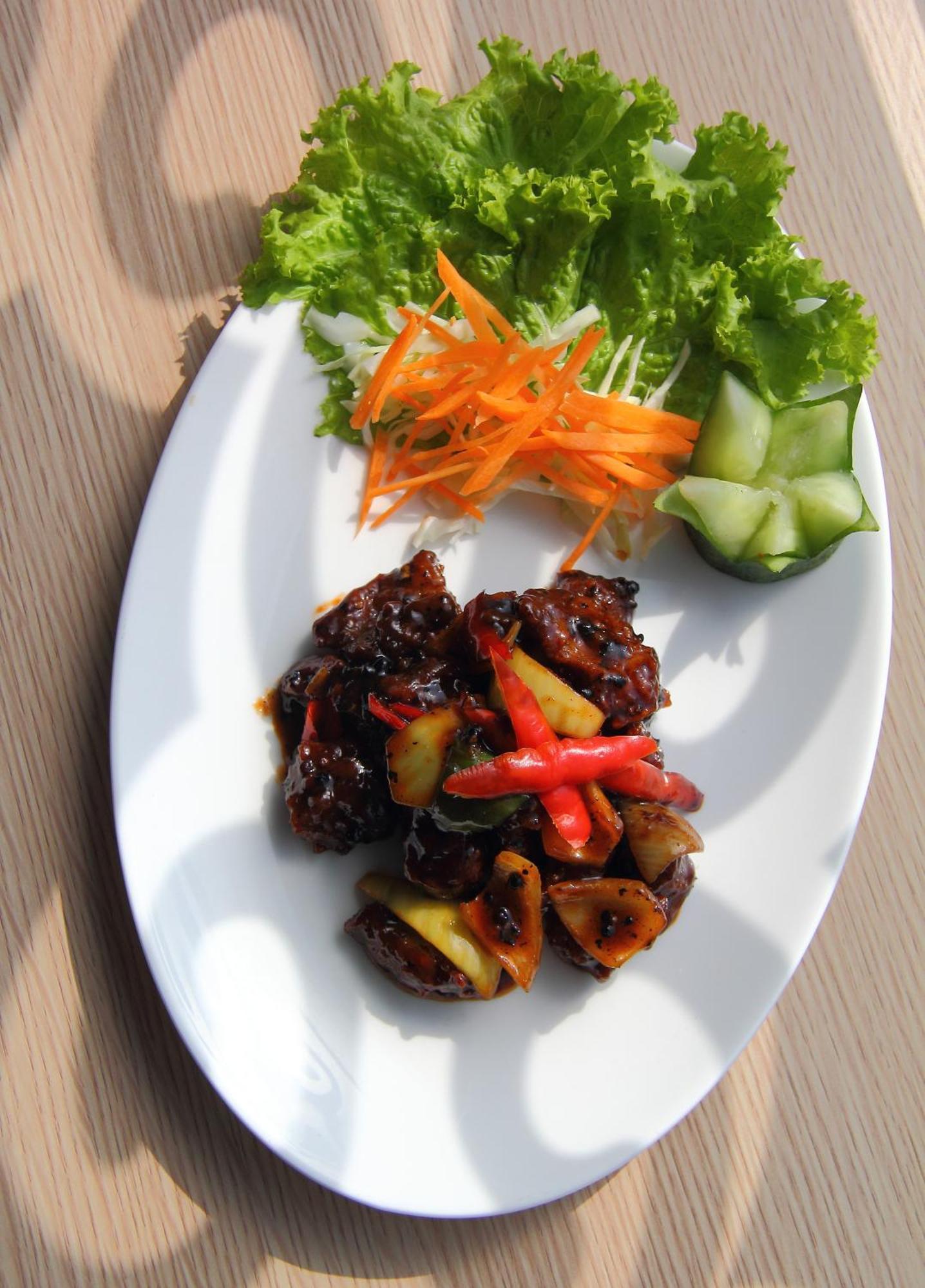 Tjokro Hotel Klaten Экстерьер фото