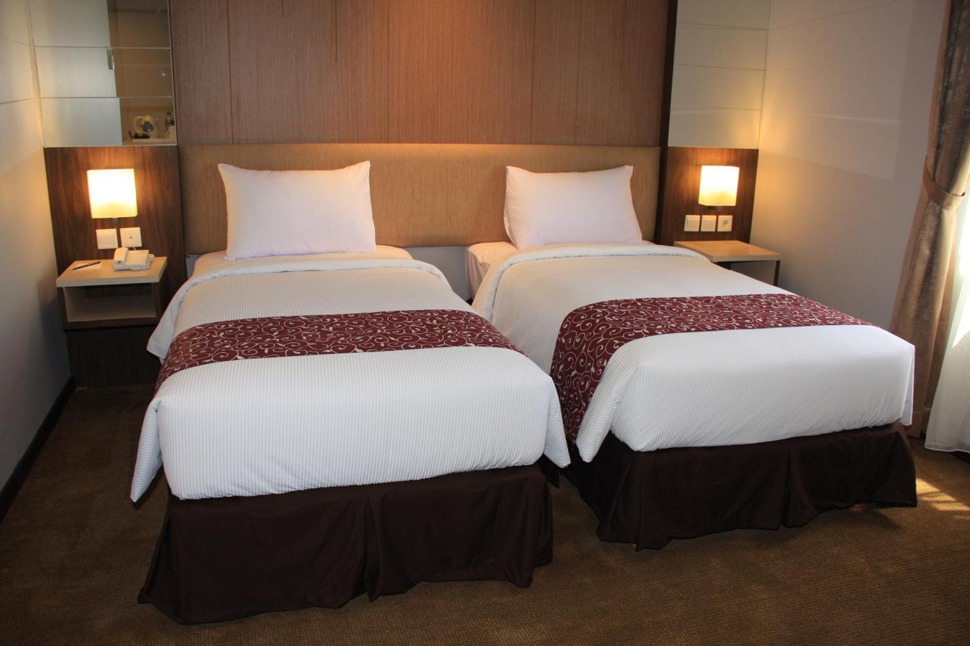 Tjokro Hotel Klaten Экстерьер фото