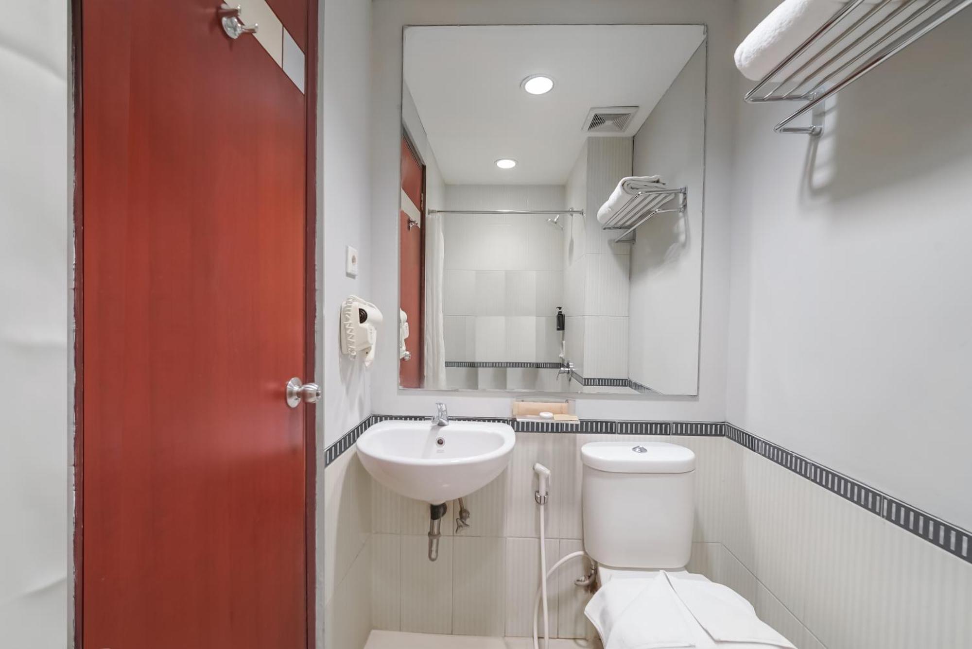 Tjokro Hotel Klaten Экстерьер фото